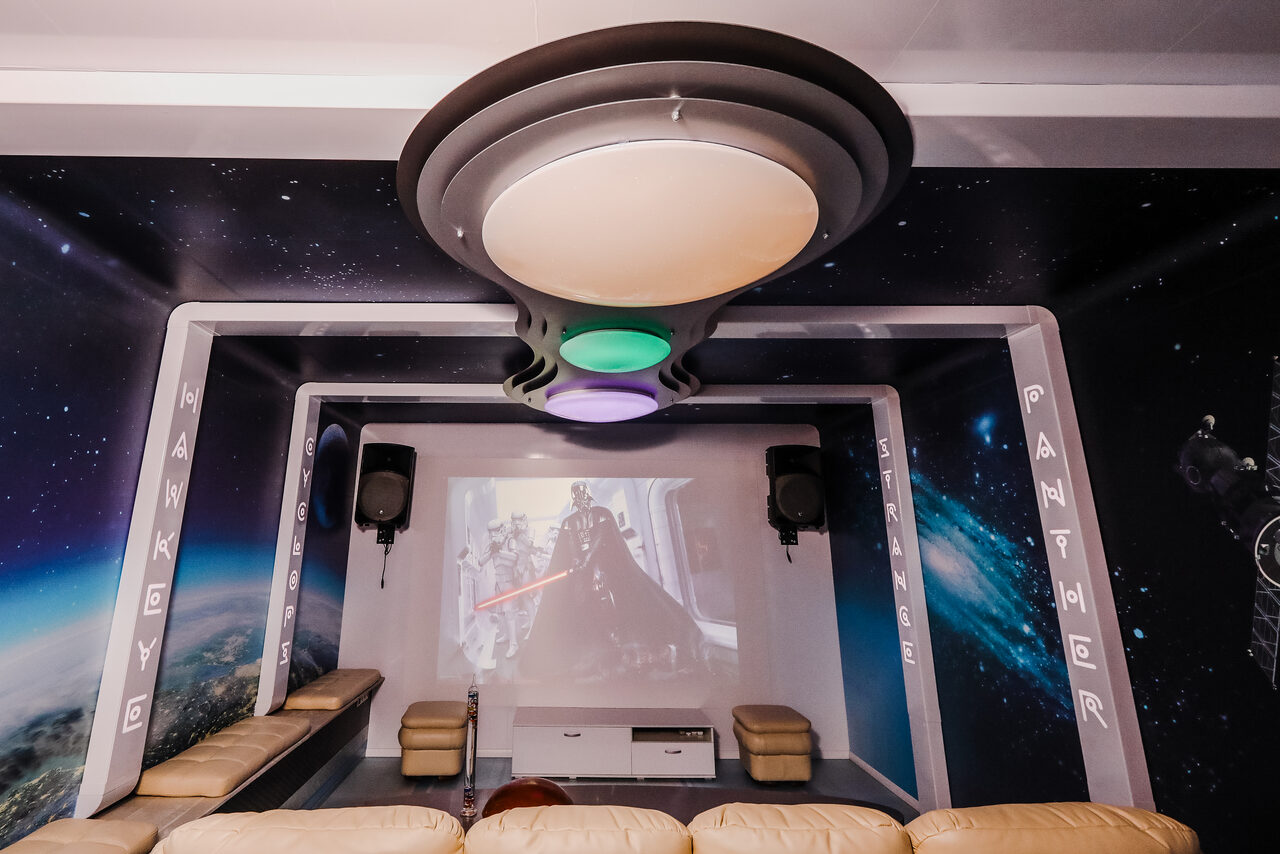 Арендовать Атмосферный кинозал