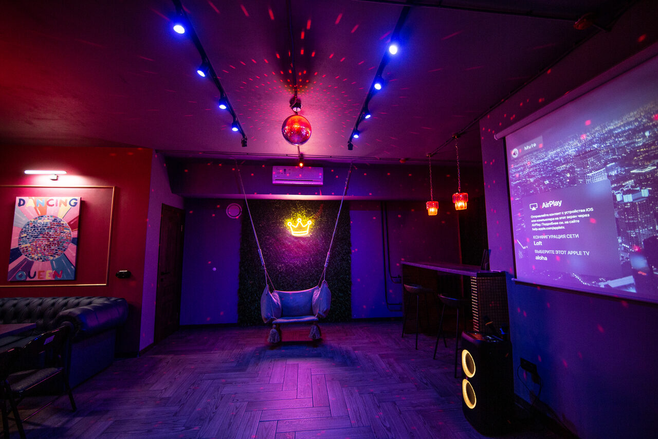 Арендовать Неоновый лофт-зал
