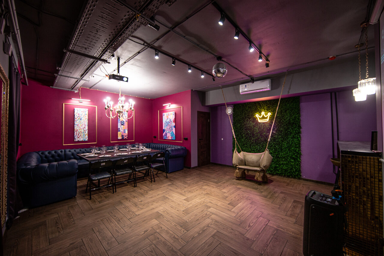 Арендовать Неоновый лофт-зал