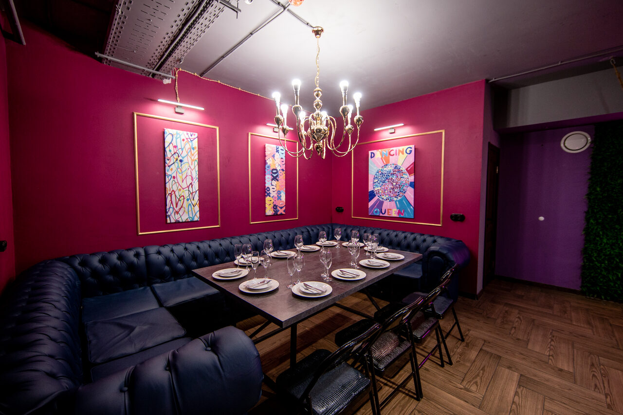 Арендовать Неоновый лофт-зал