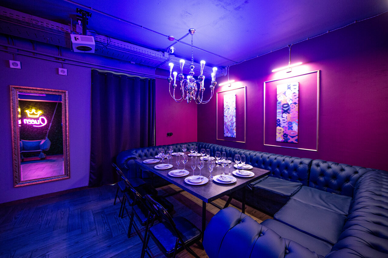 Арендовать Неоновый лофт-зал