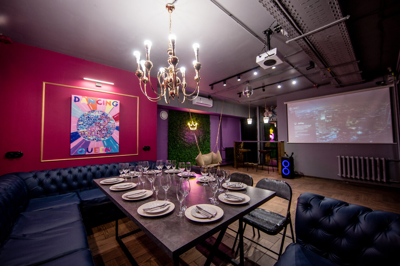 Арендовать Неоновый лофт-зал