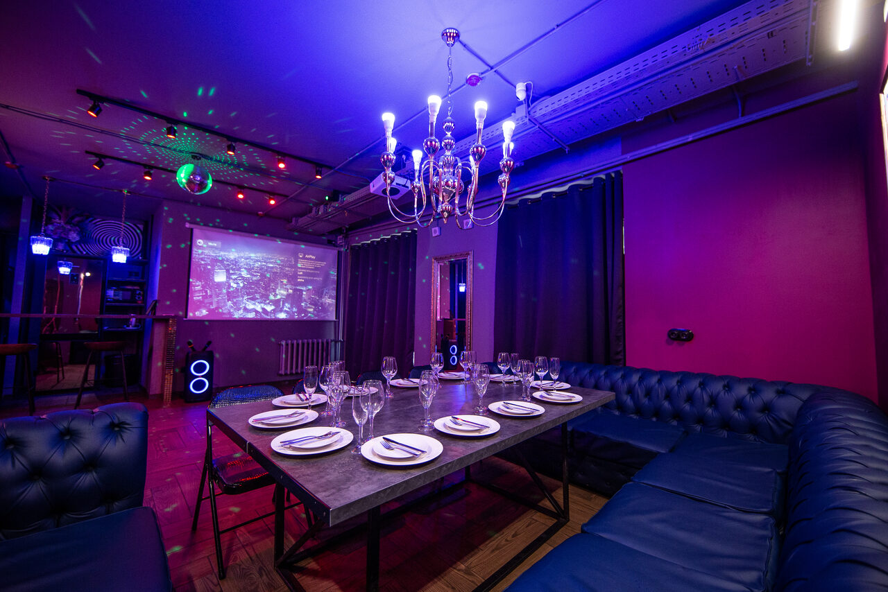Арендовать Неоновый лофт-зал