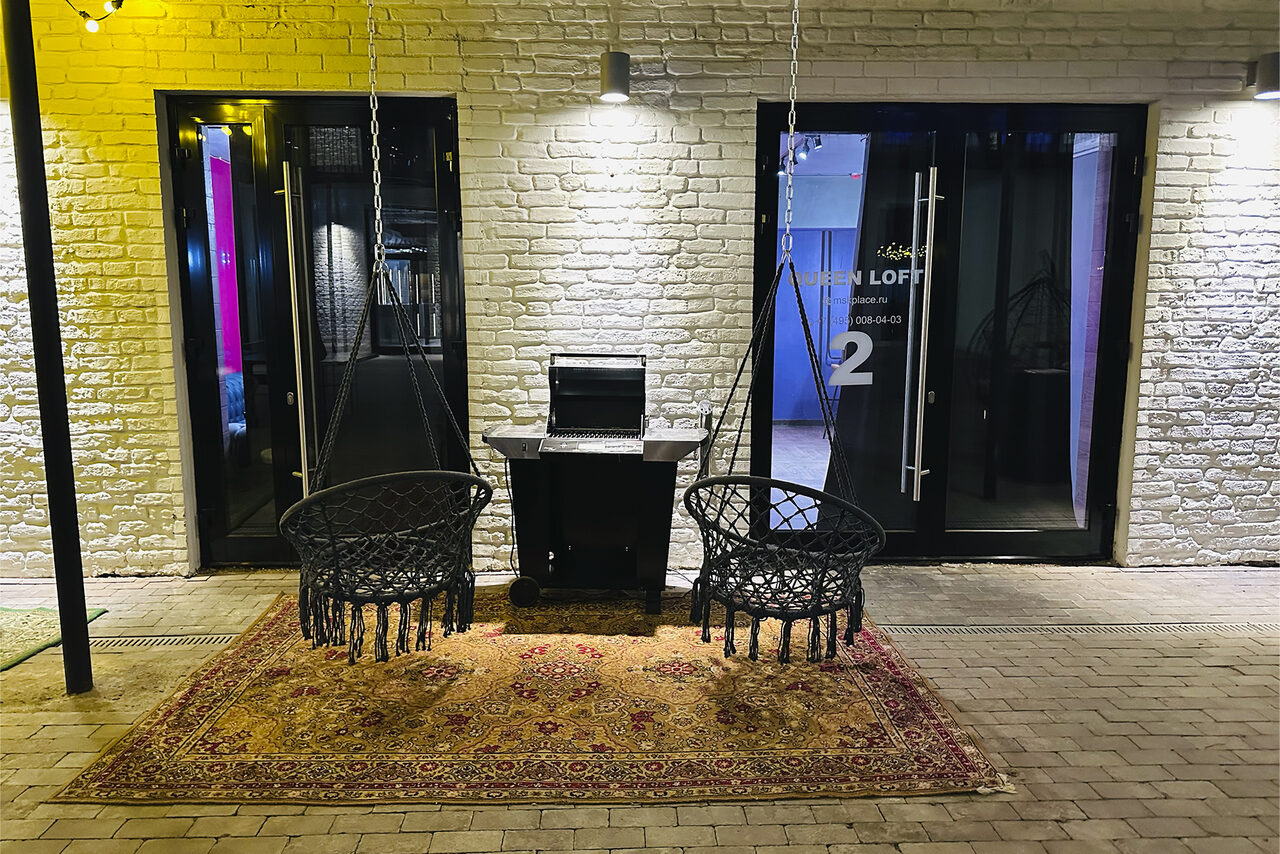 Арендовать Неоновый лофт-зал