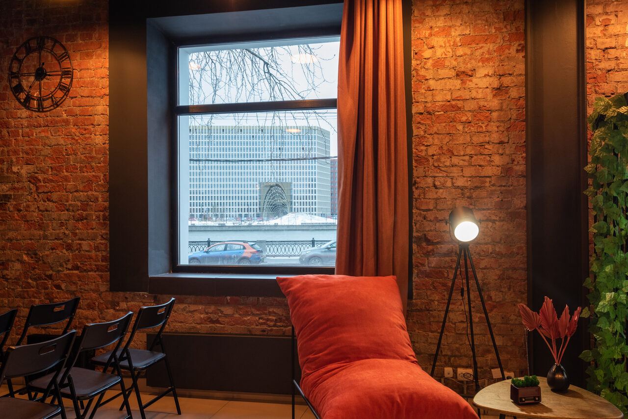 Арендовать Интерьерный зал в современном стиле