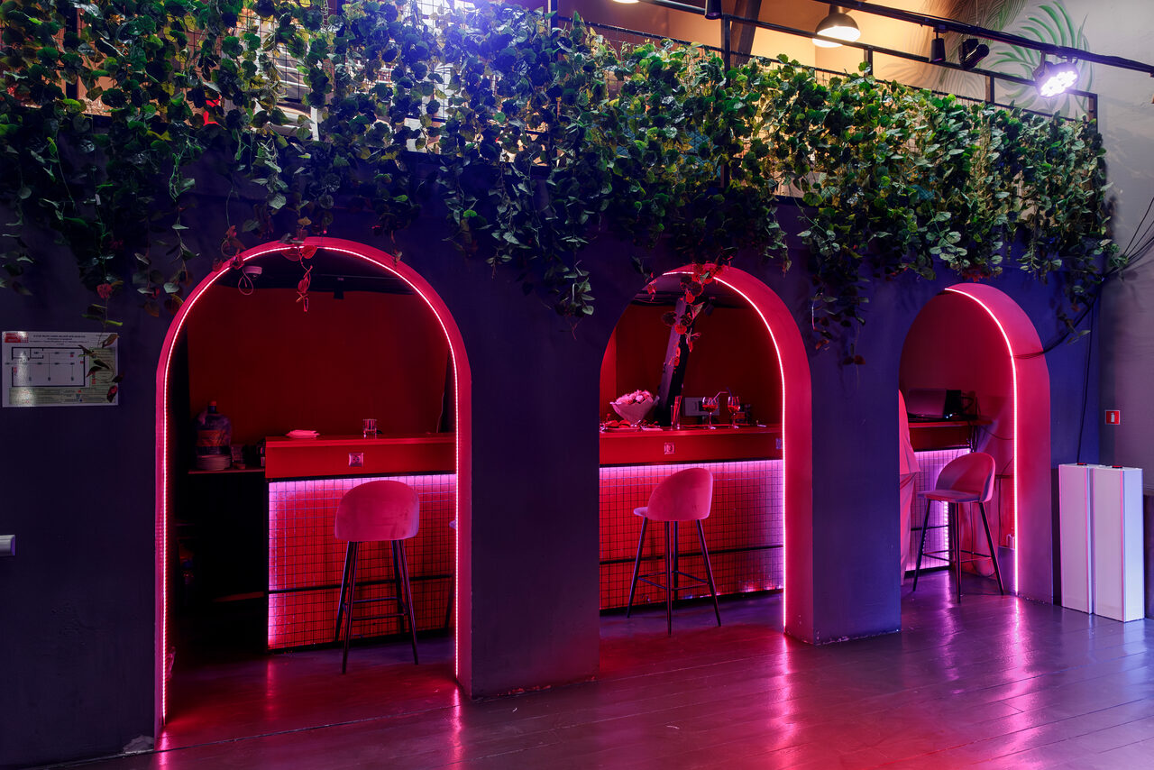 Арендовать Двухэтажное пространство с яркими акцентами