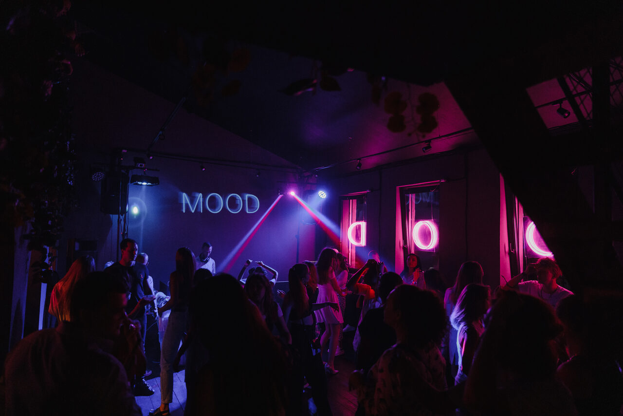 Арендовать Двухэтажное пространство с яркими акцентами