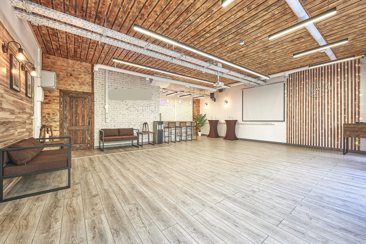 Арендовать Loft Lodge 8. Яркий зал со светомузыкой