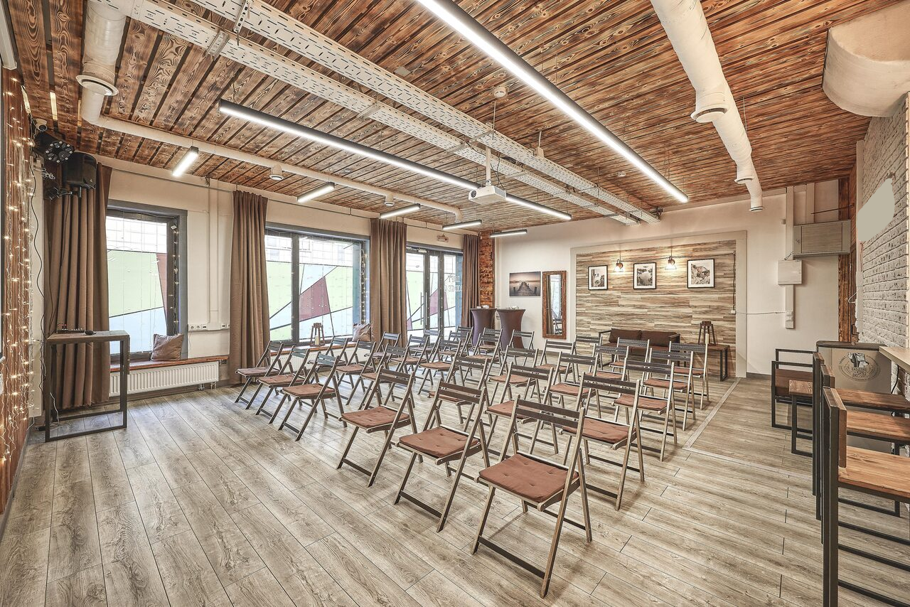 Арендовать Loft Lodge 8. Яркий зал со светомузыкой