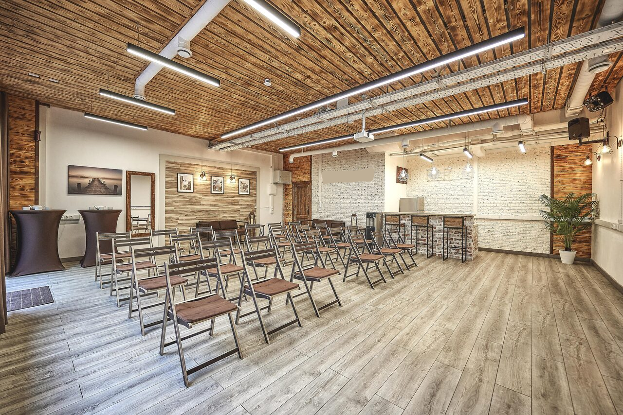 Арендовать Loft Lodge 8. Яркий зал со светомузыкой