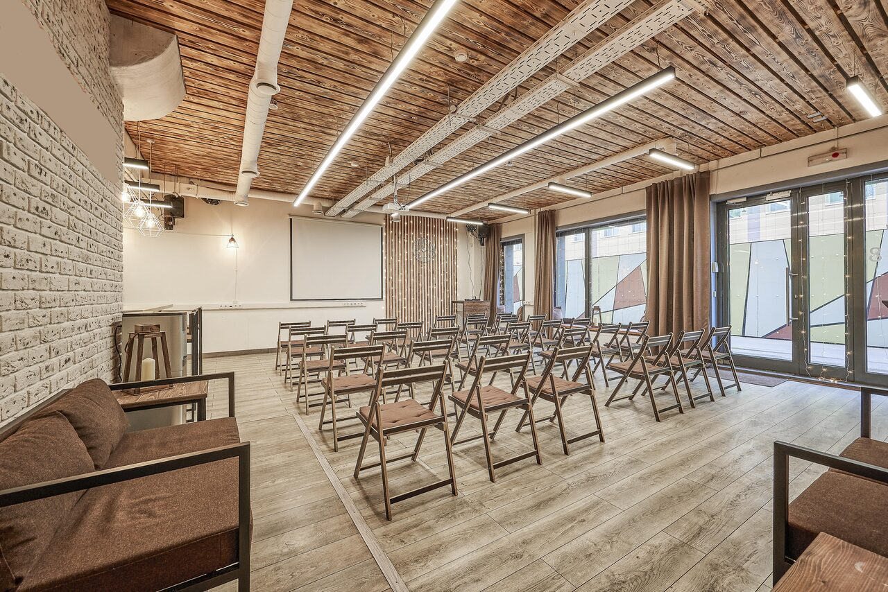 Арендовать Loft Lodge 8. Яркий зал со светомузыкой