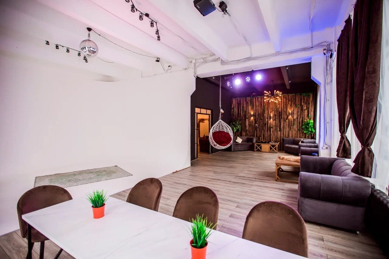 Арендовать Просторный лофт с панорамными окнами и циклорамой