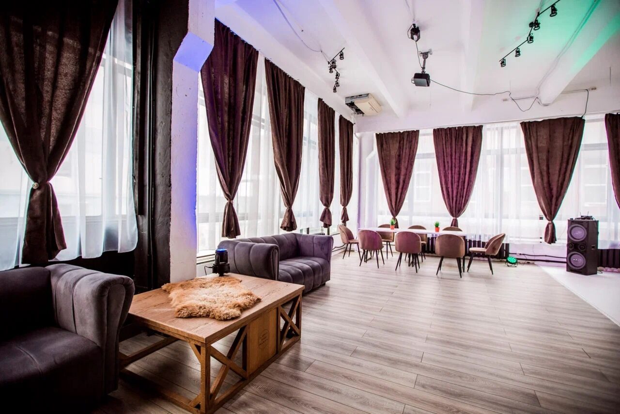 Арендовать Просторный лофт с панорамными окнами и циклорамой