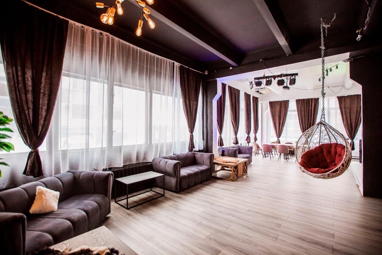 Арендовать Просторный лофт с панорамными окнами и циклорамой