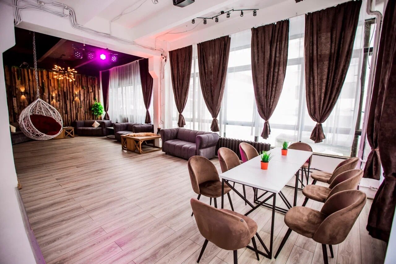 Арендовать Просторный лофт с панорамными окнами и циклорамой