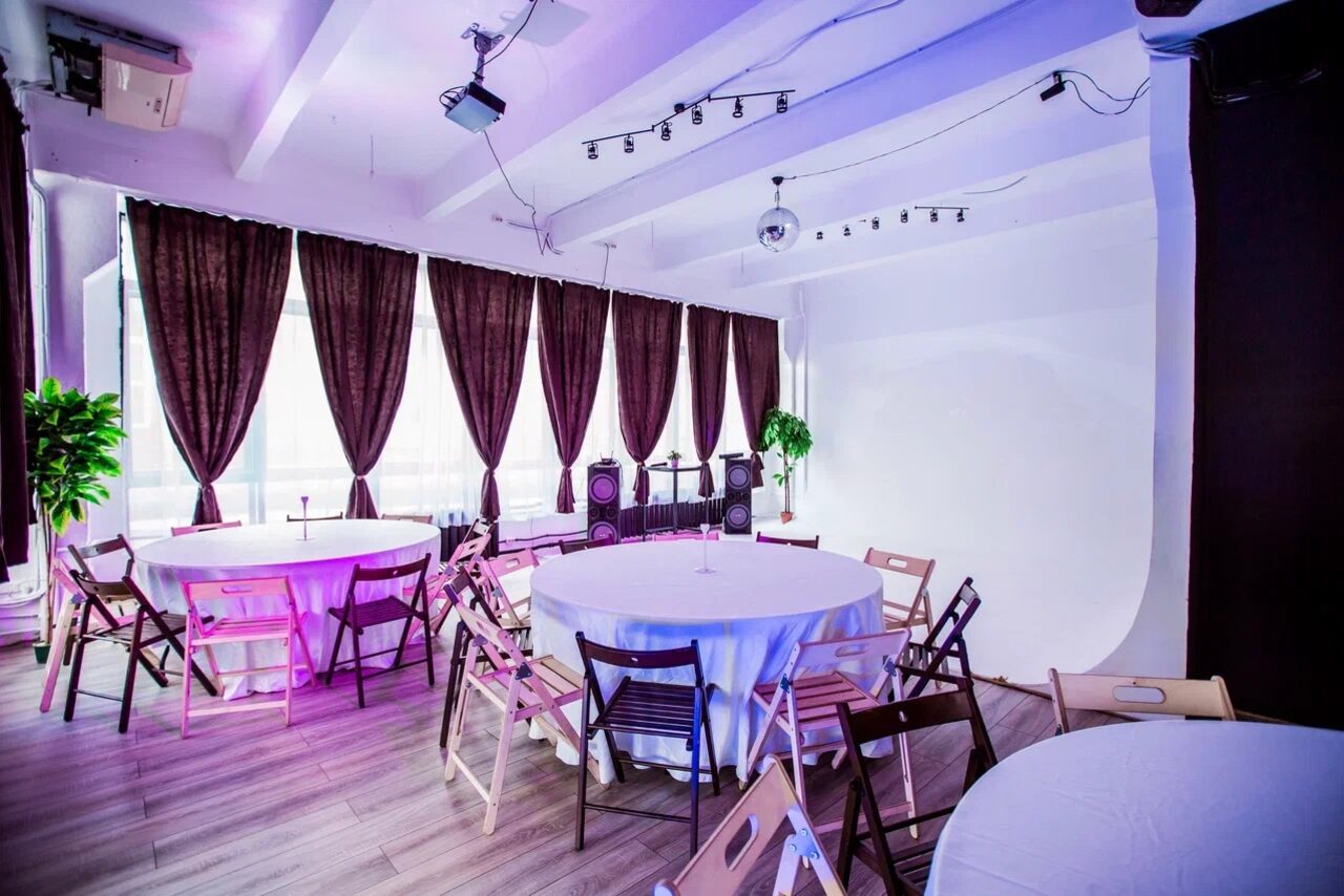 Арендовать Просторный лофт с панорамными окнами и циклорамой