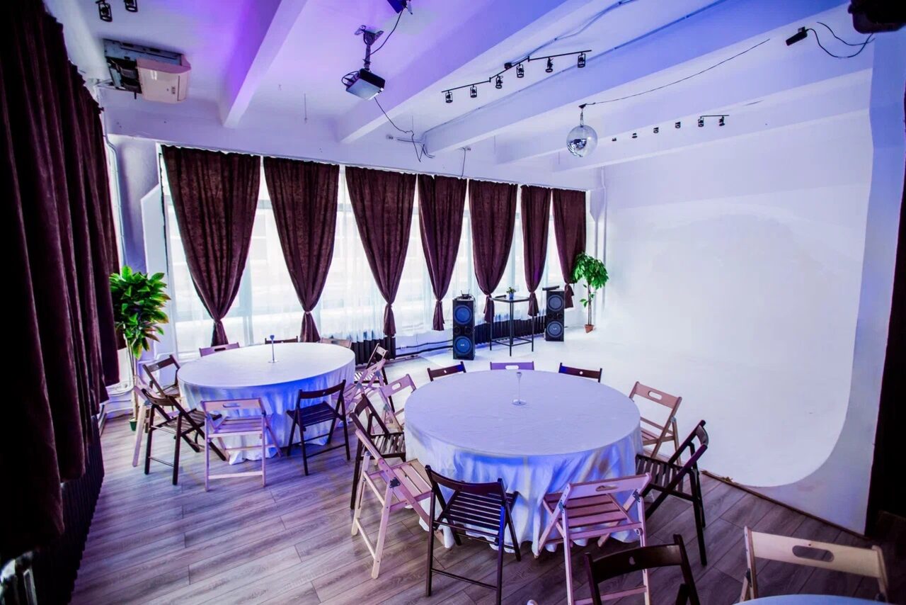 Арендовать Просторный лофт с панорамными окнами и циклорамой