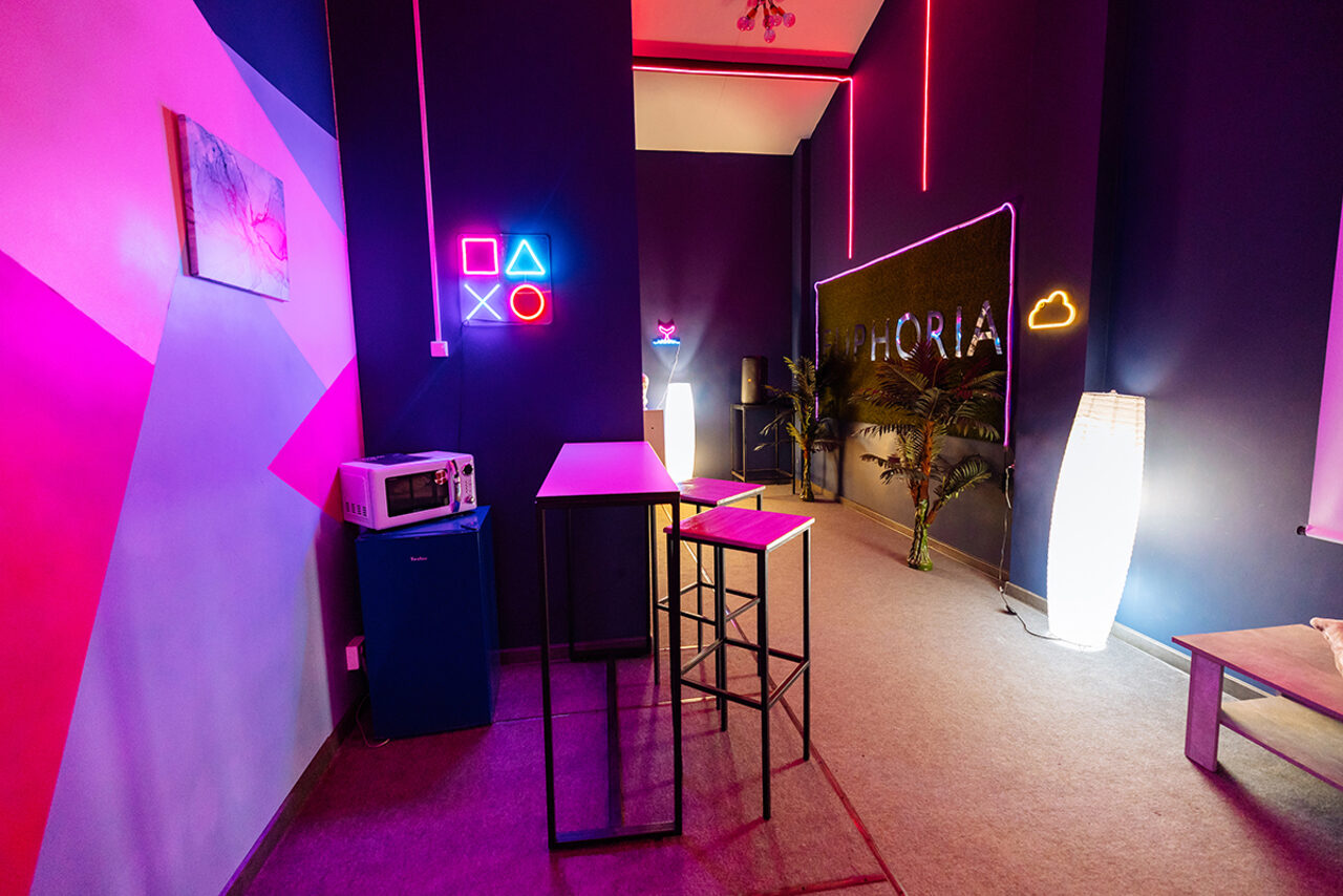 Арендовать Тёмный лофт для вечеринок 