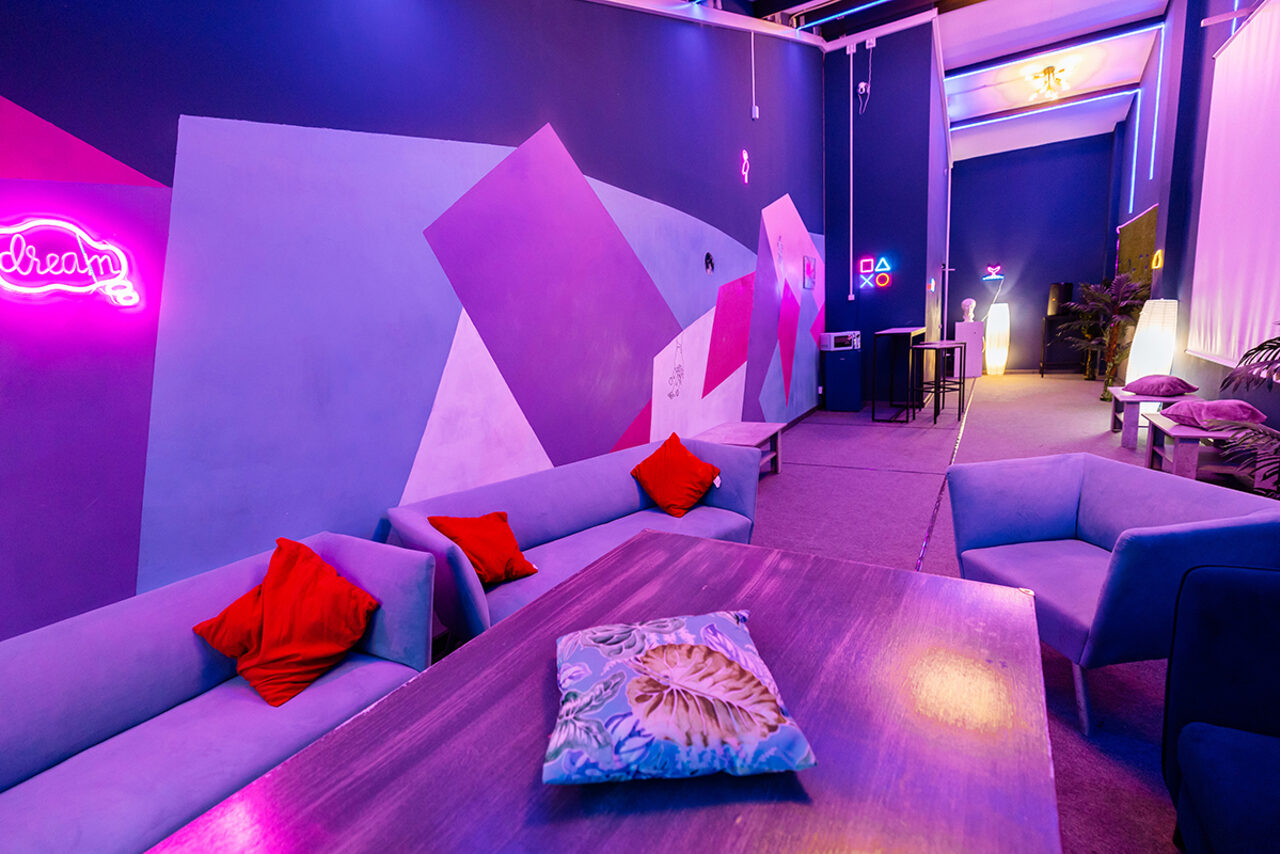 Арендовать Тёмный лофт для вечеринок 