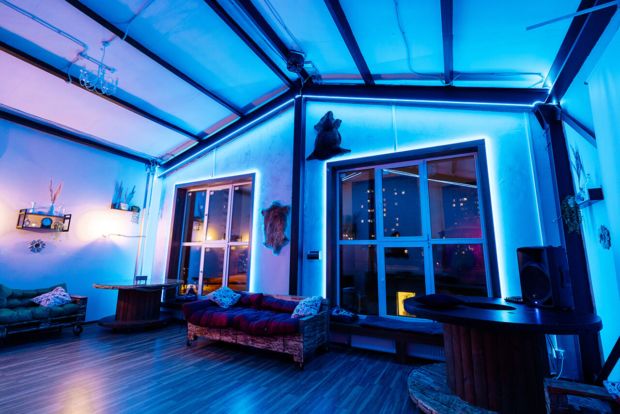 Арендовать Неоновый лофт для вечеринок