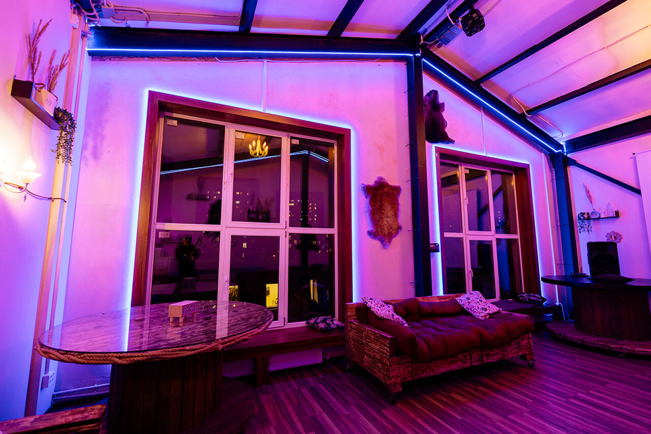 Арендовать Неоновый лофт для вечеринок