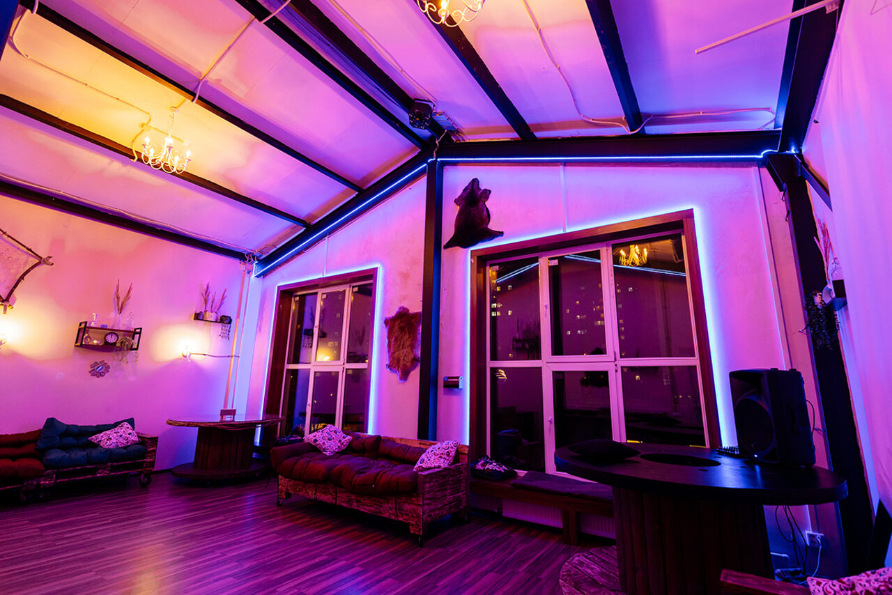 Арендовать Неоновый лофт для вечеринок