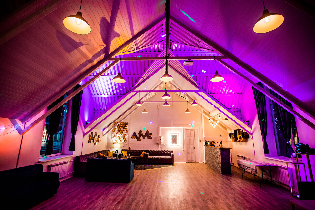 Арендовать Honey. EmpireLoft Стилизованный лофт с проектором