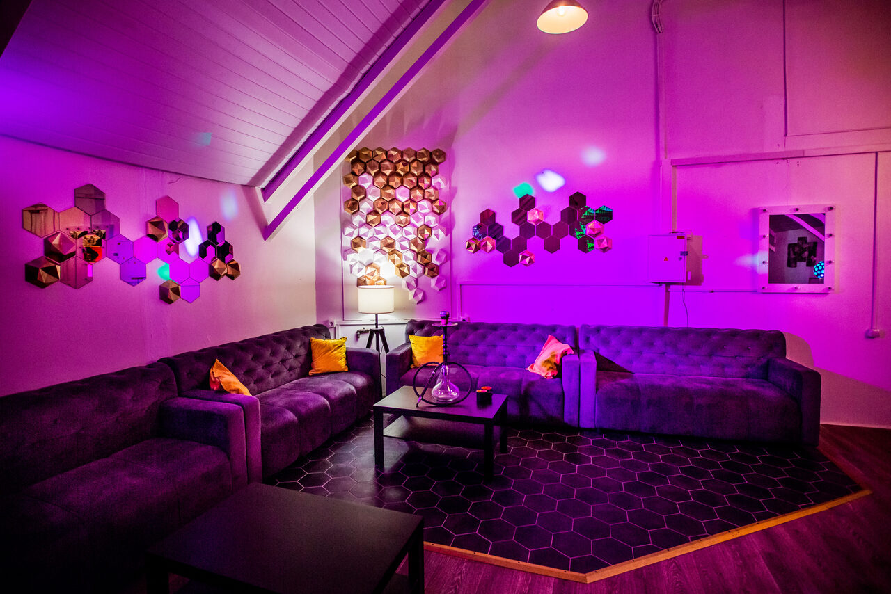 Арендовать Honey. EmpireLoft Стилизованный лофт с проектором