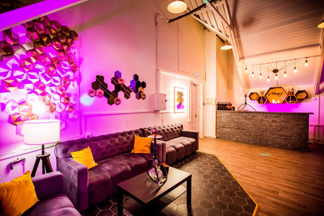 Арендовать Honey. EmpireLoft Стилизованный лофт с проектором