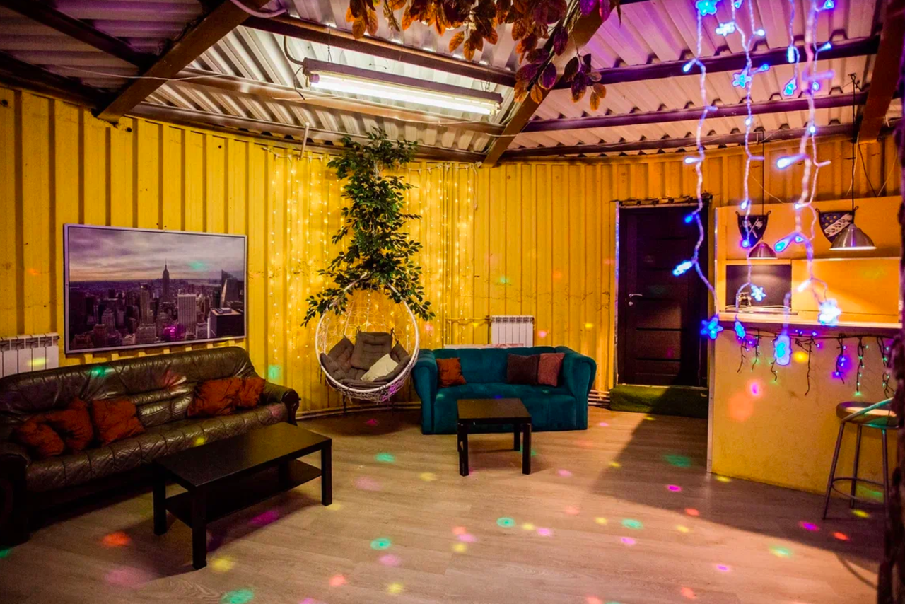 Арендовать EmpireLoft Светлый лофт с деревом на Партизанской