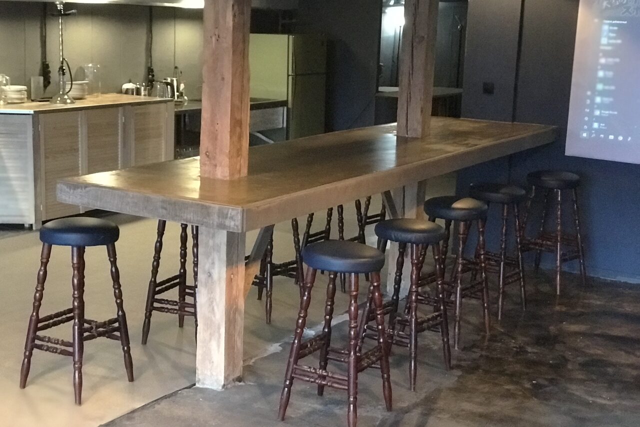 Арендовать Roof Hooty Place. Лофт-мансарда 