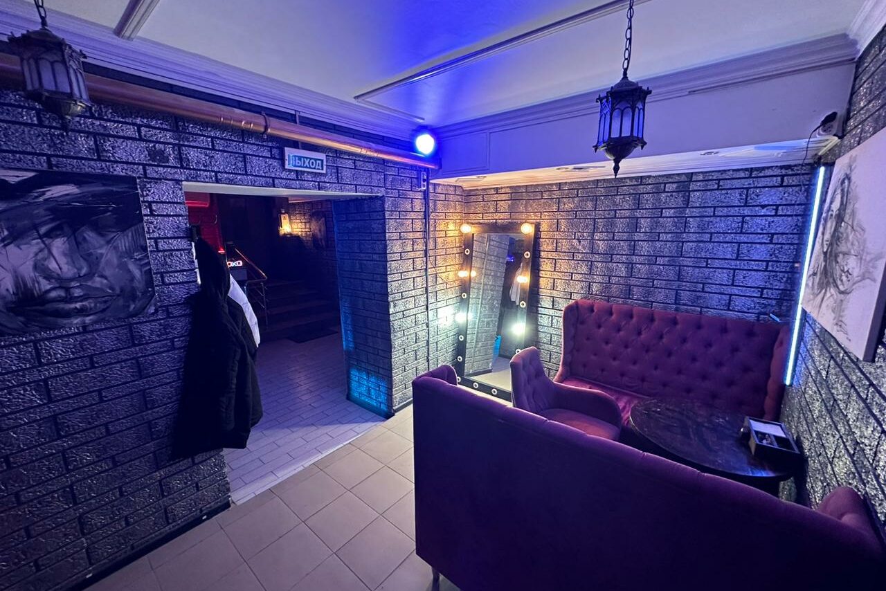 Арендовать B-13 Bar and Lounge
