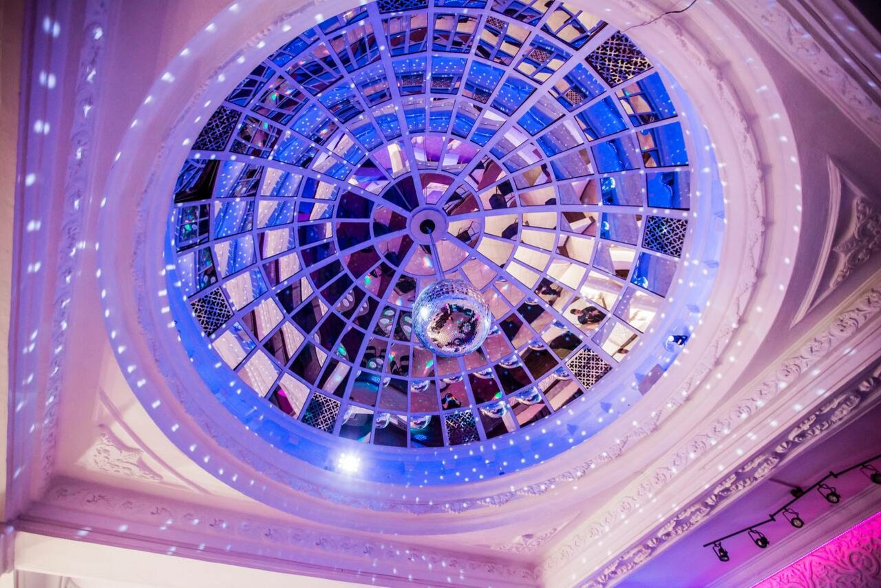 Арендовать Атмосферное пространство с зеркальным куполом