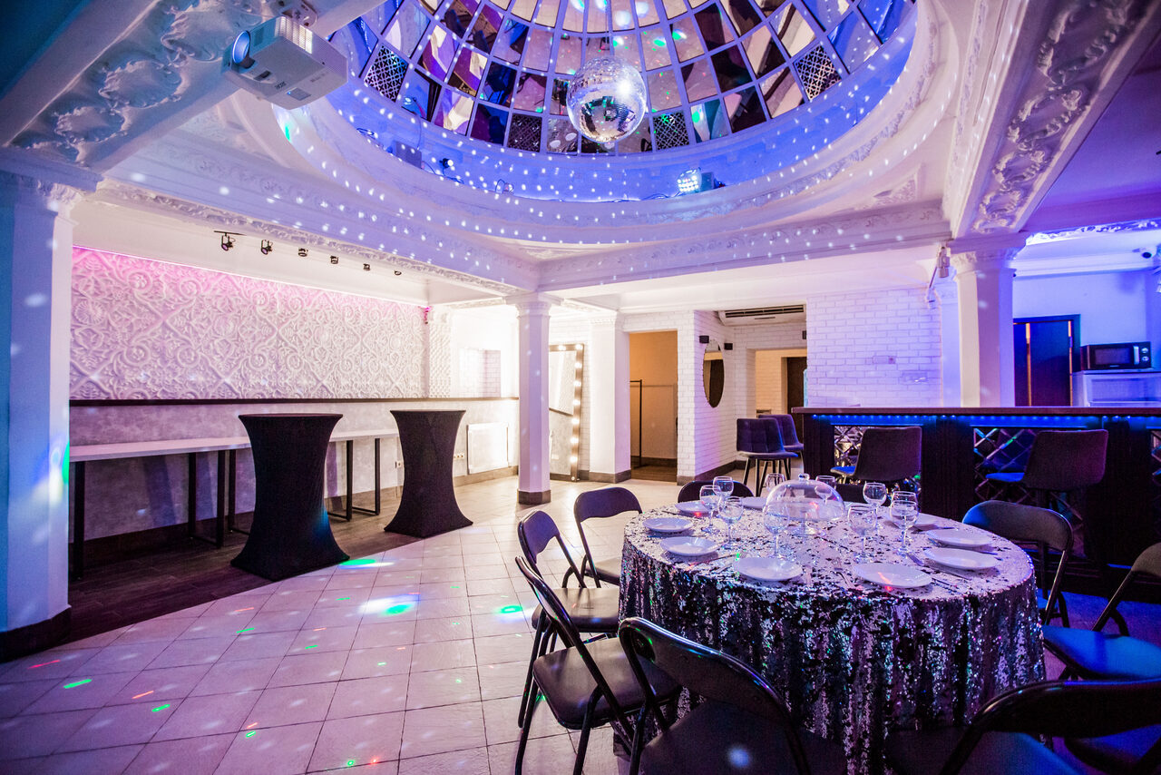 Арендовать Атмосферное пространство с зеркальным куполом