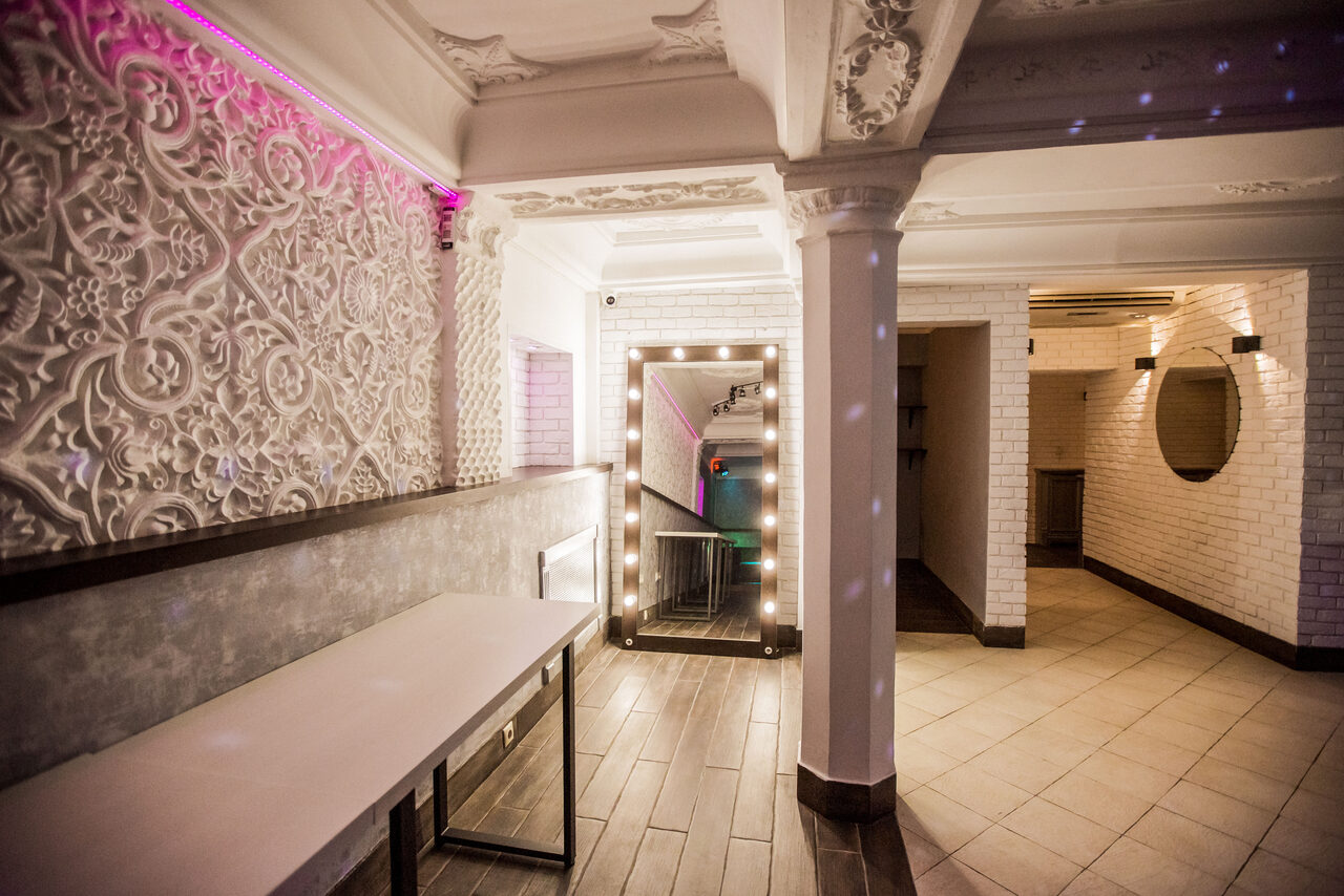 Арендовать Атмосферное пространство с зеркальным куполом