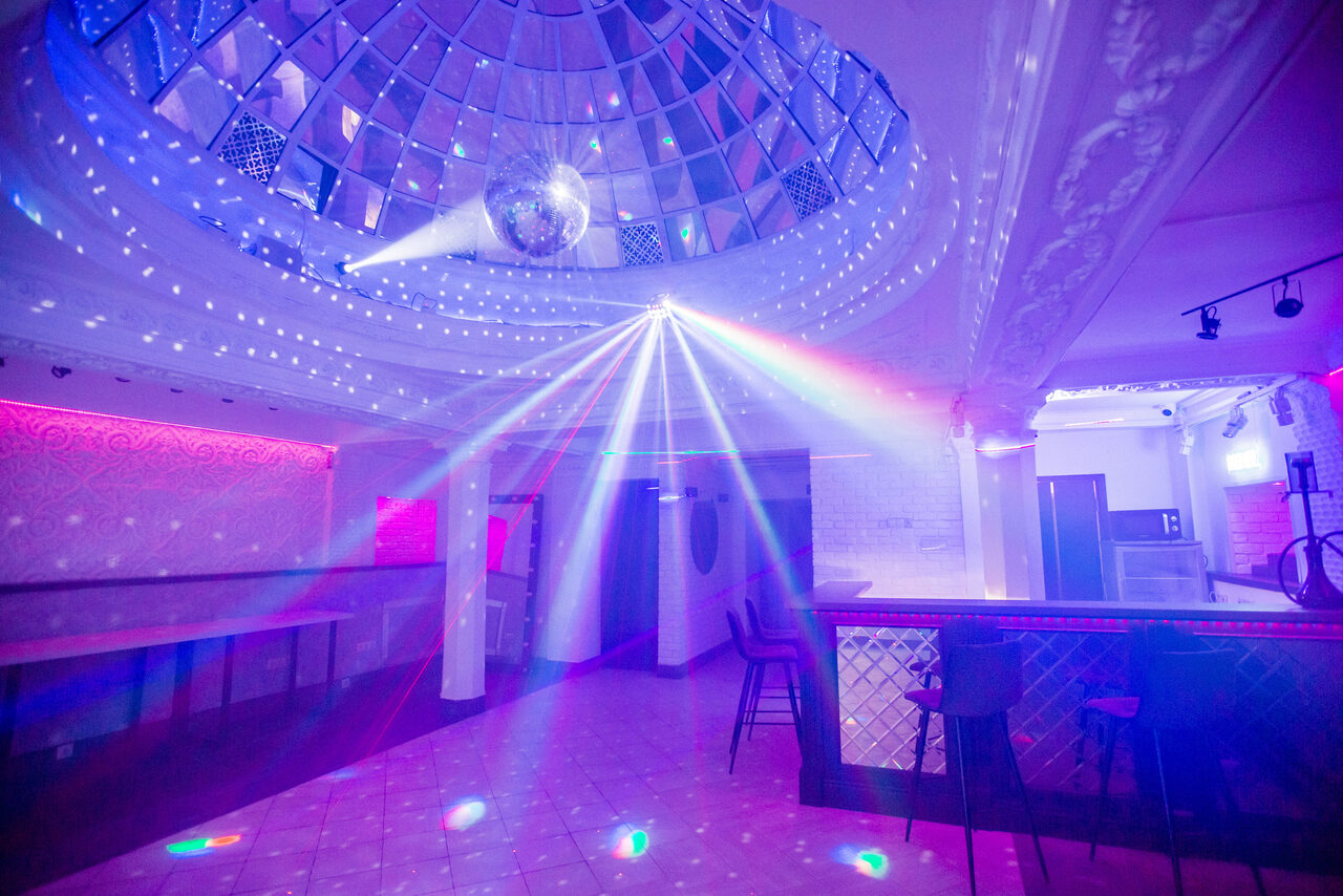 Арендовать Атмосферное пространство с зеркальным куполом