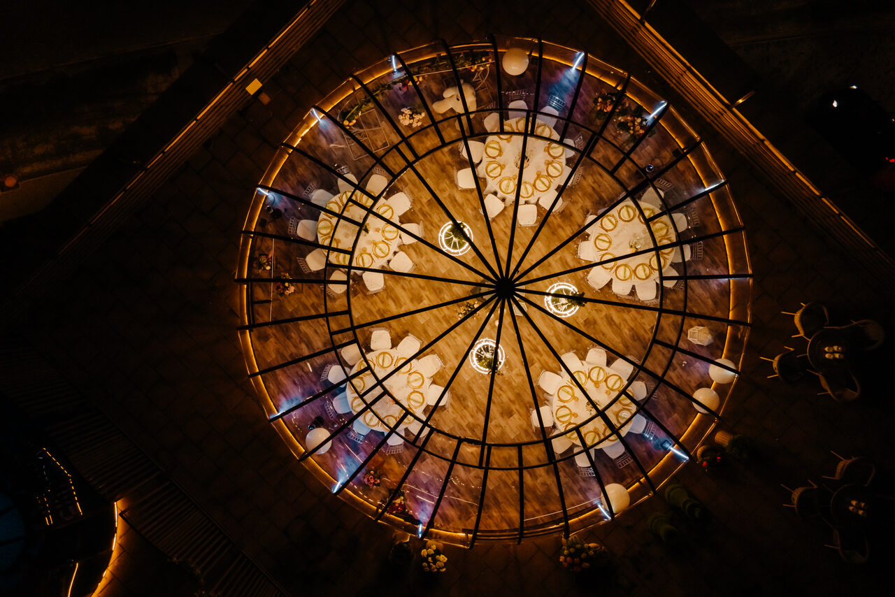 Арендовать Igloobar. Просторный купол на крыше