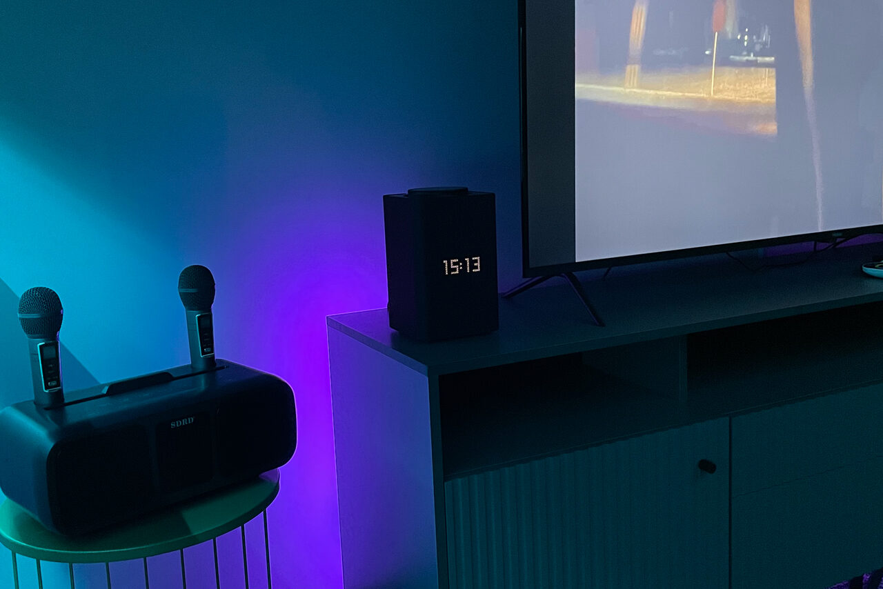 Арендовать Неоновый лофт на мансардном этаже