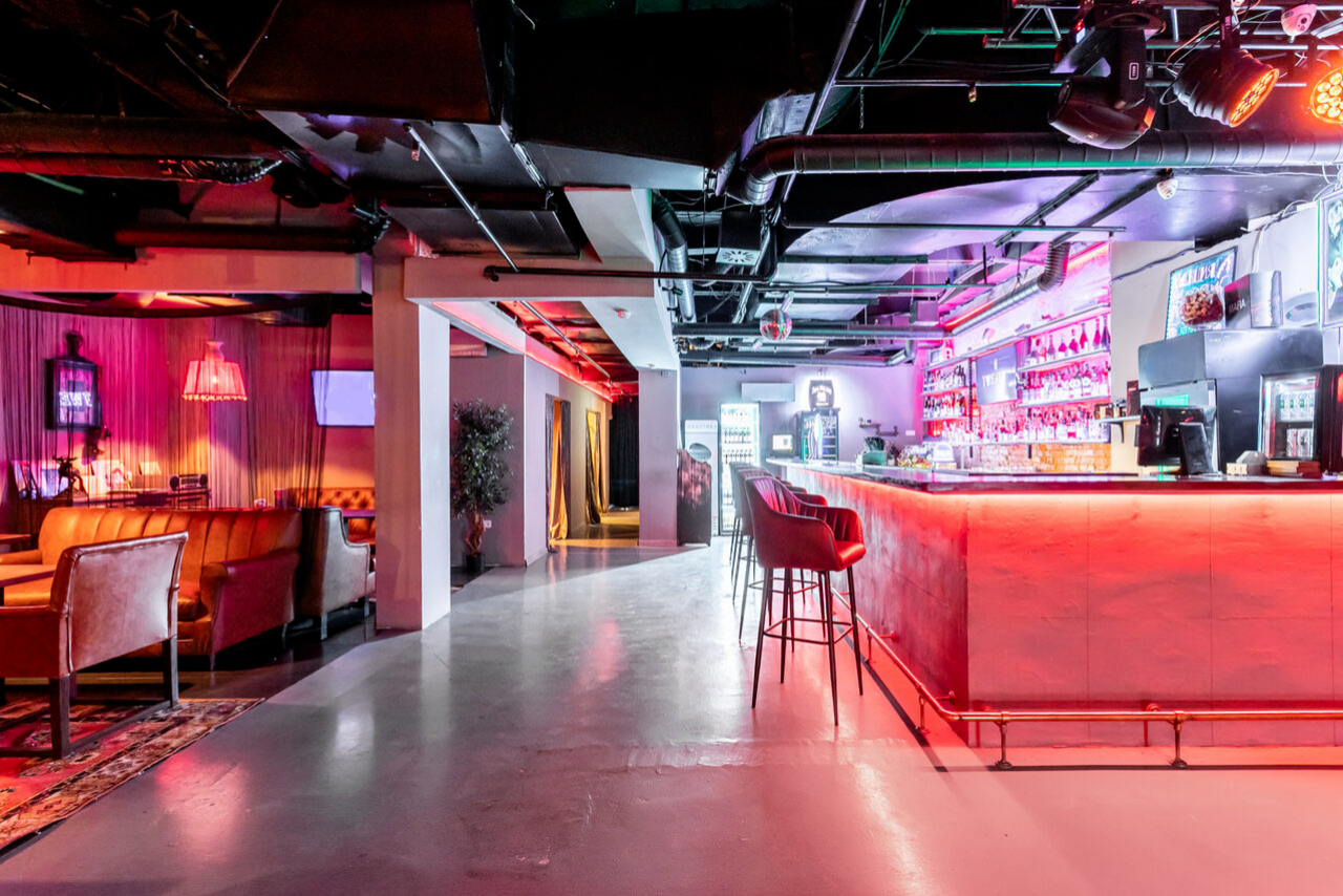 Арендовать Twenty One Club. Атмосферная площадка для концертов