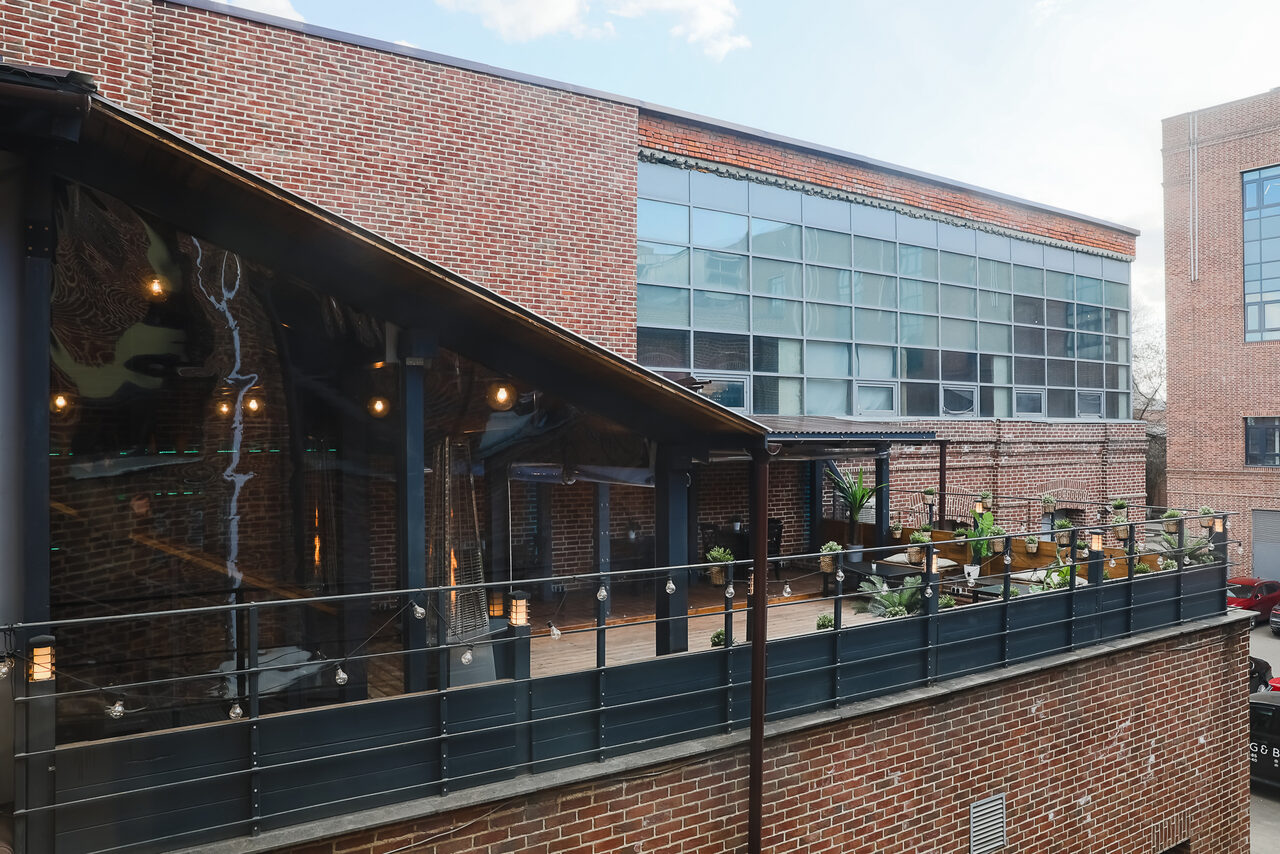 Арендовать Просторная терраса для мероприятий