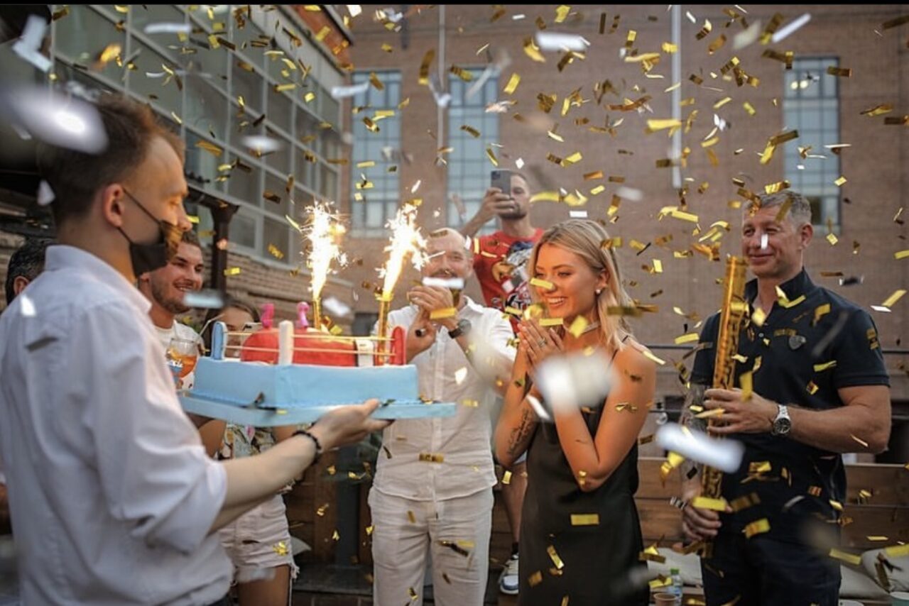 Арендовать Просторная терраса для мероприятий