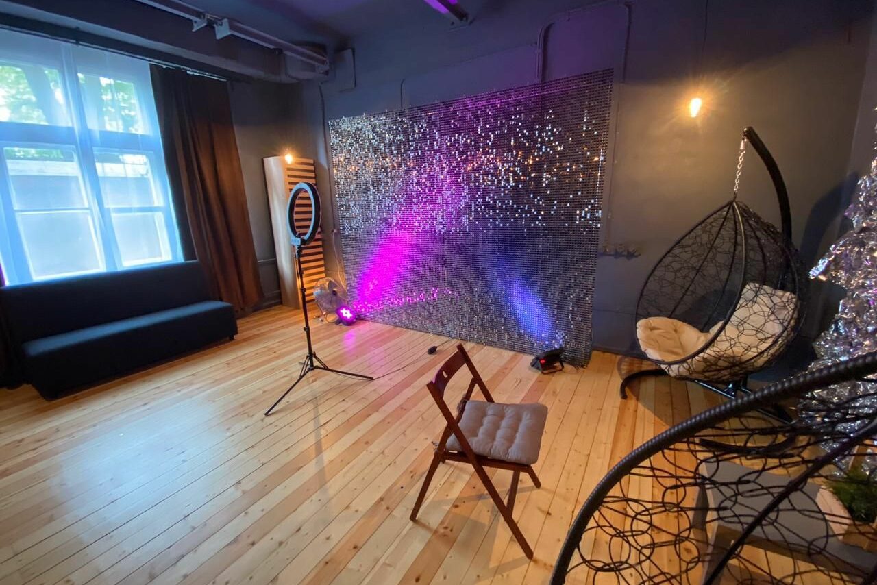 Арендовать Яркий лофт с фотозоной