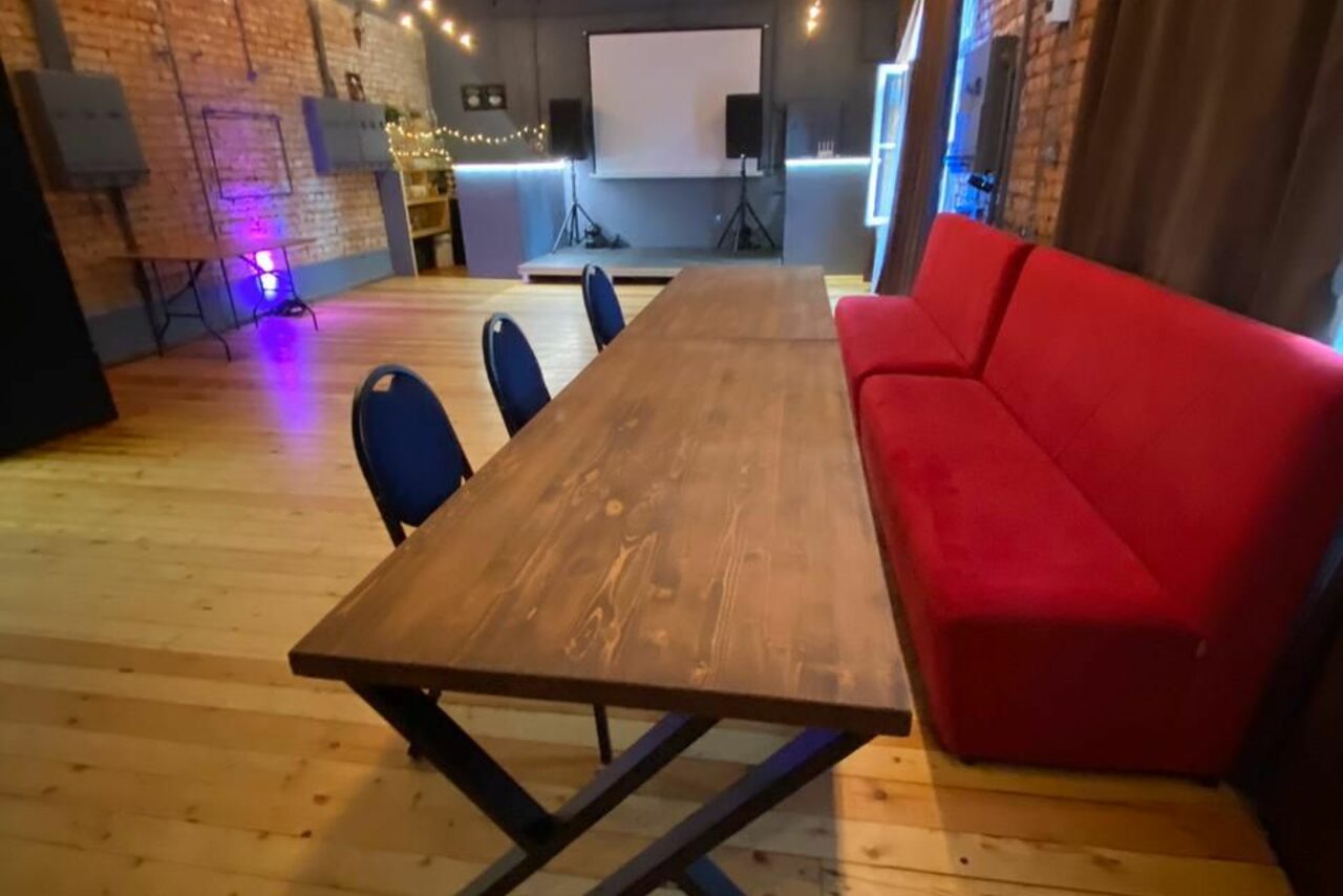 Арендовать Яркий лофт с фотозоной