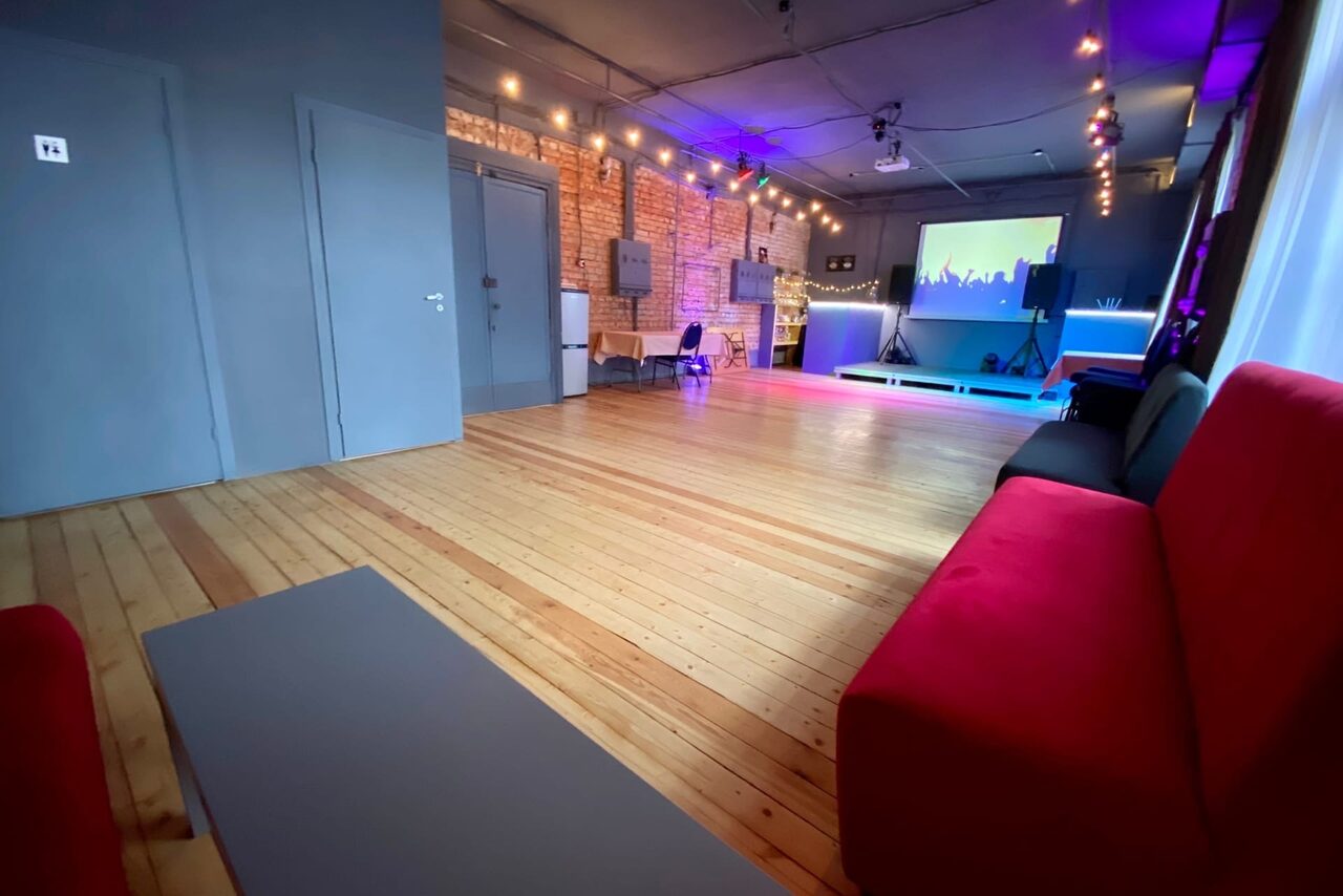 Арендовать Яркий лофт с фотозоной