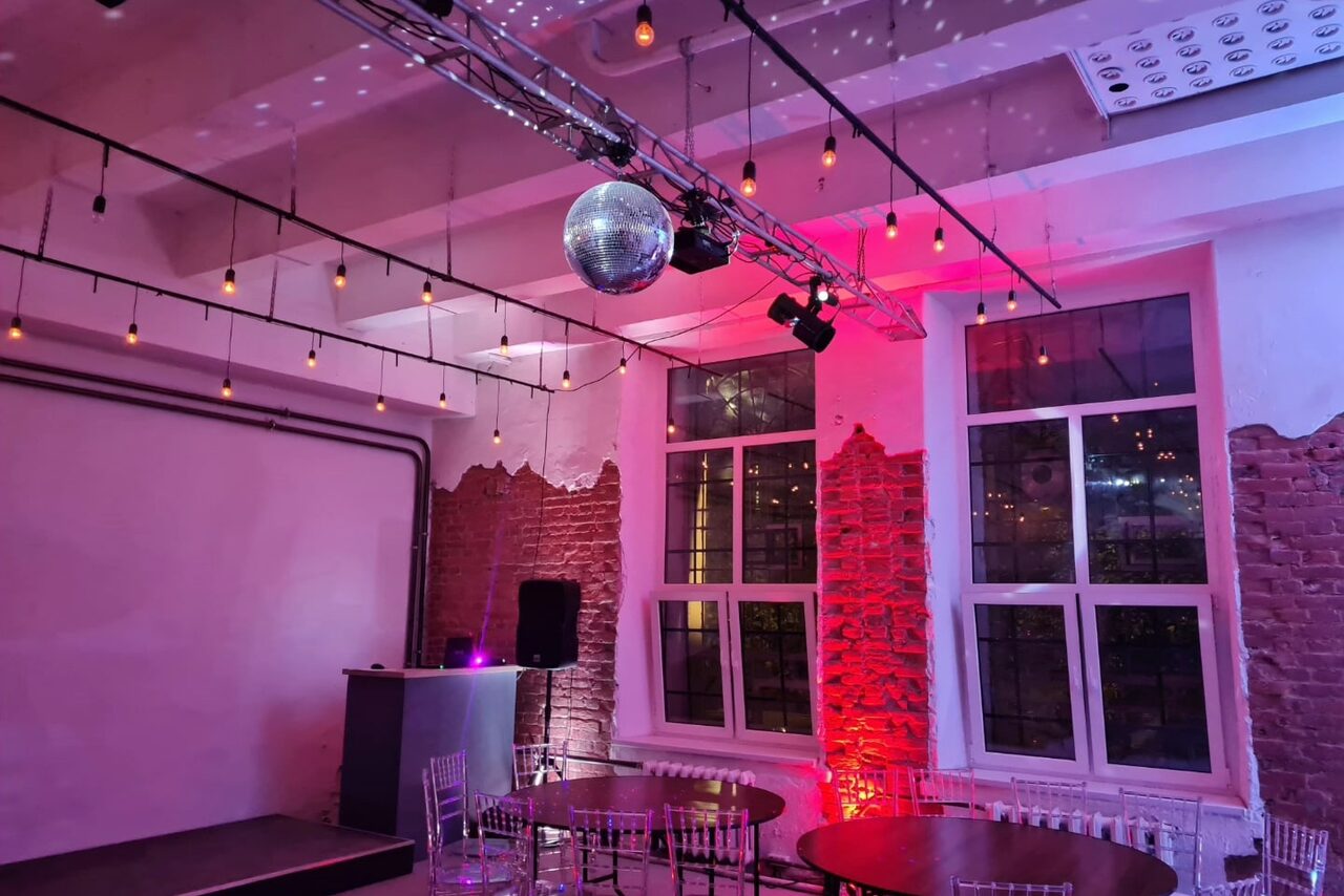 Арендовать Лофт со светомузыкой