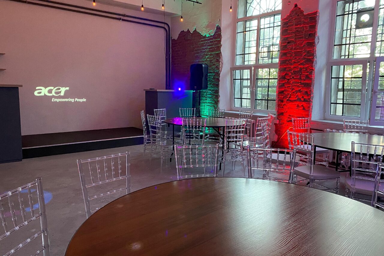 Арендовать Лофт со светомузыкой