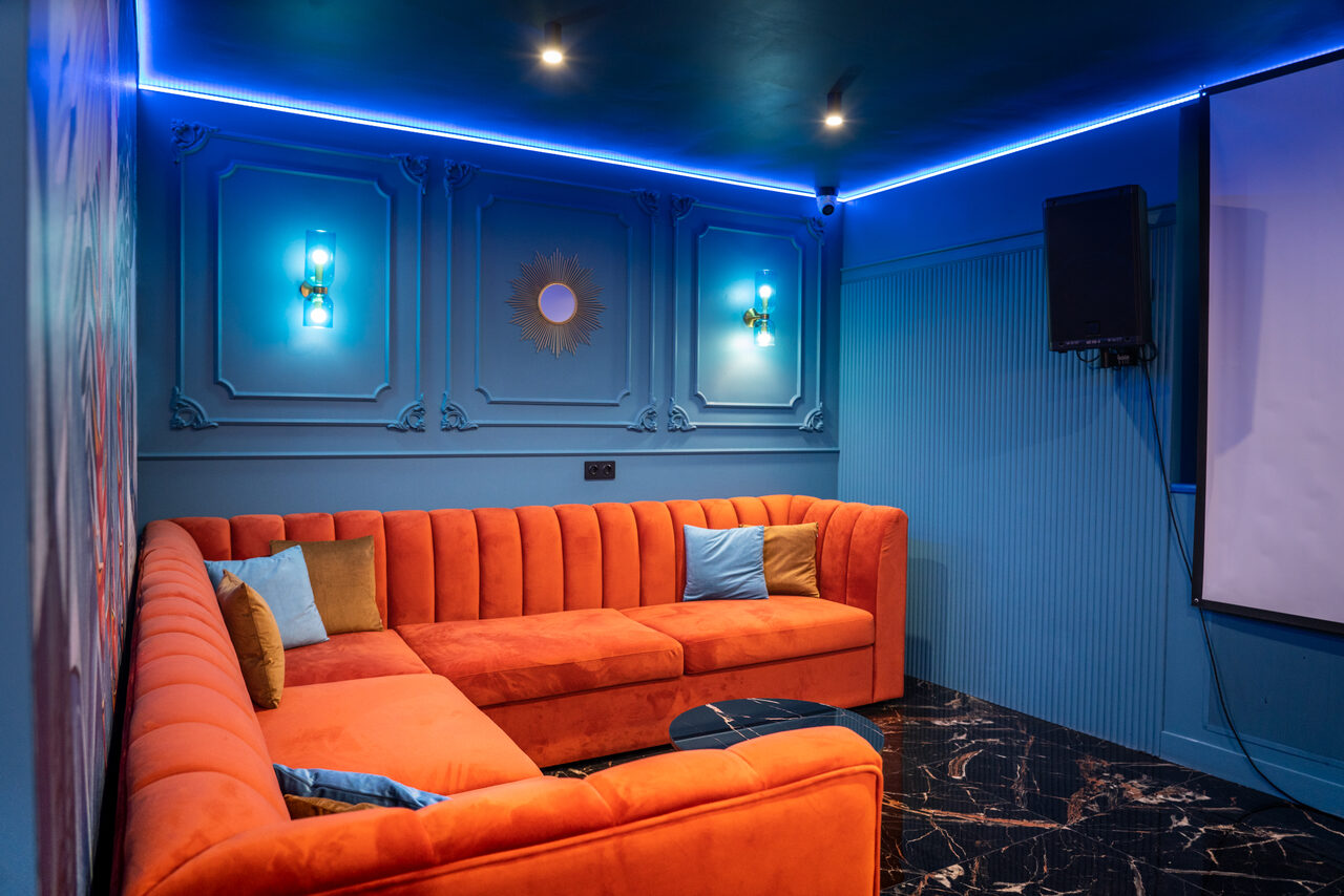 Арендовать N-Joy Яркий лофт-зал