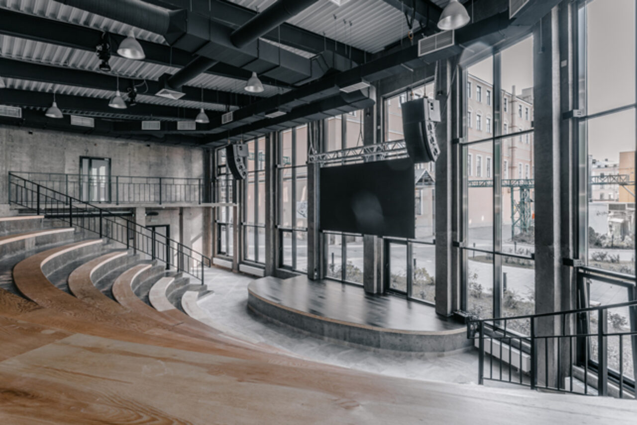 Арендовать Амфитеатр Ленполиграфмаш