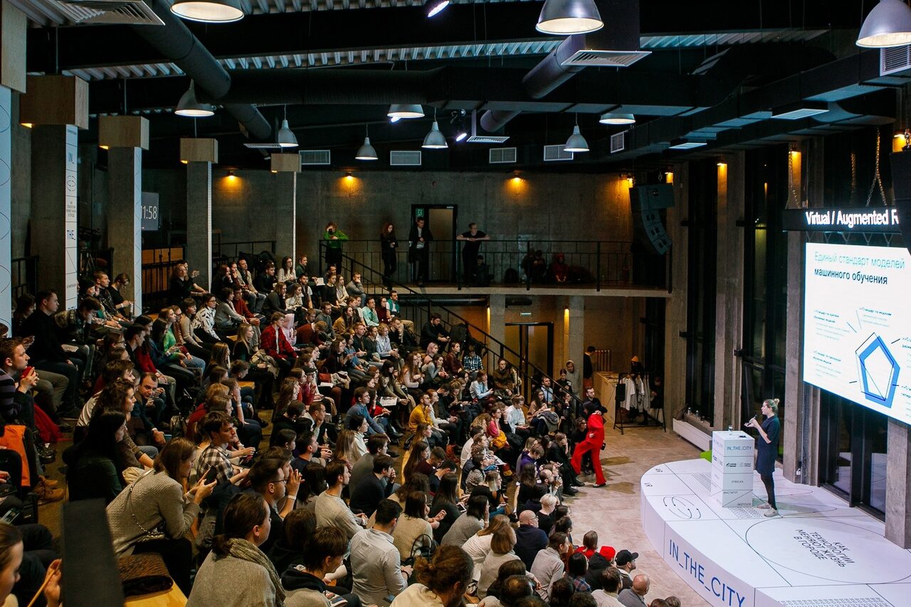 Арендовать Амфитеатр Ленполиграфмаш