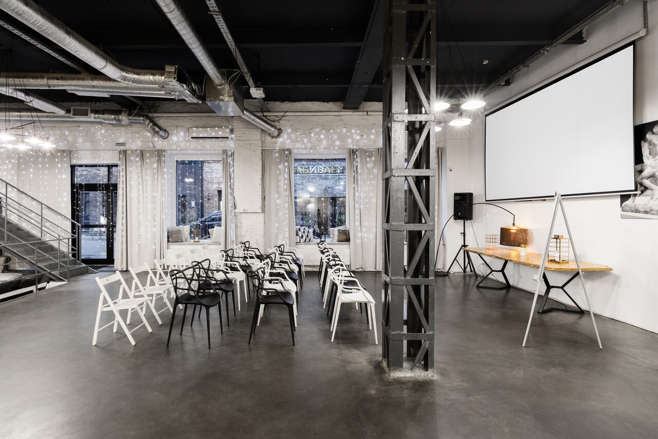 Арендовать Casa Picassa. Огюст Роден Дизайнерский двухуровневый зал